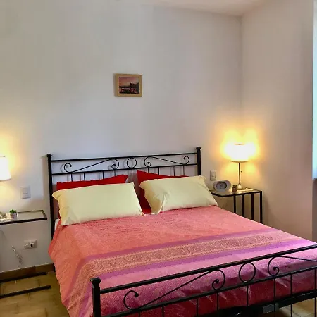 Casa Carolina Ground Floor 2-4 Sleeps * Белладжо